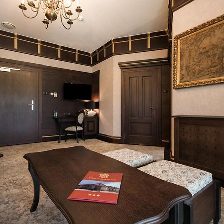 Palac W Konarach Konary Экстерьер фото
