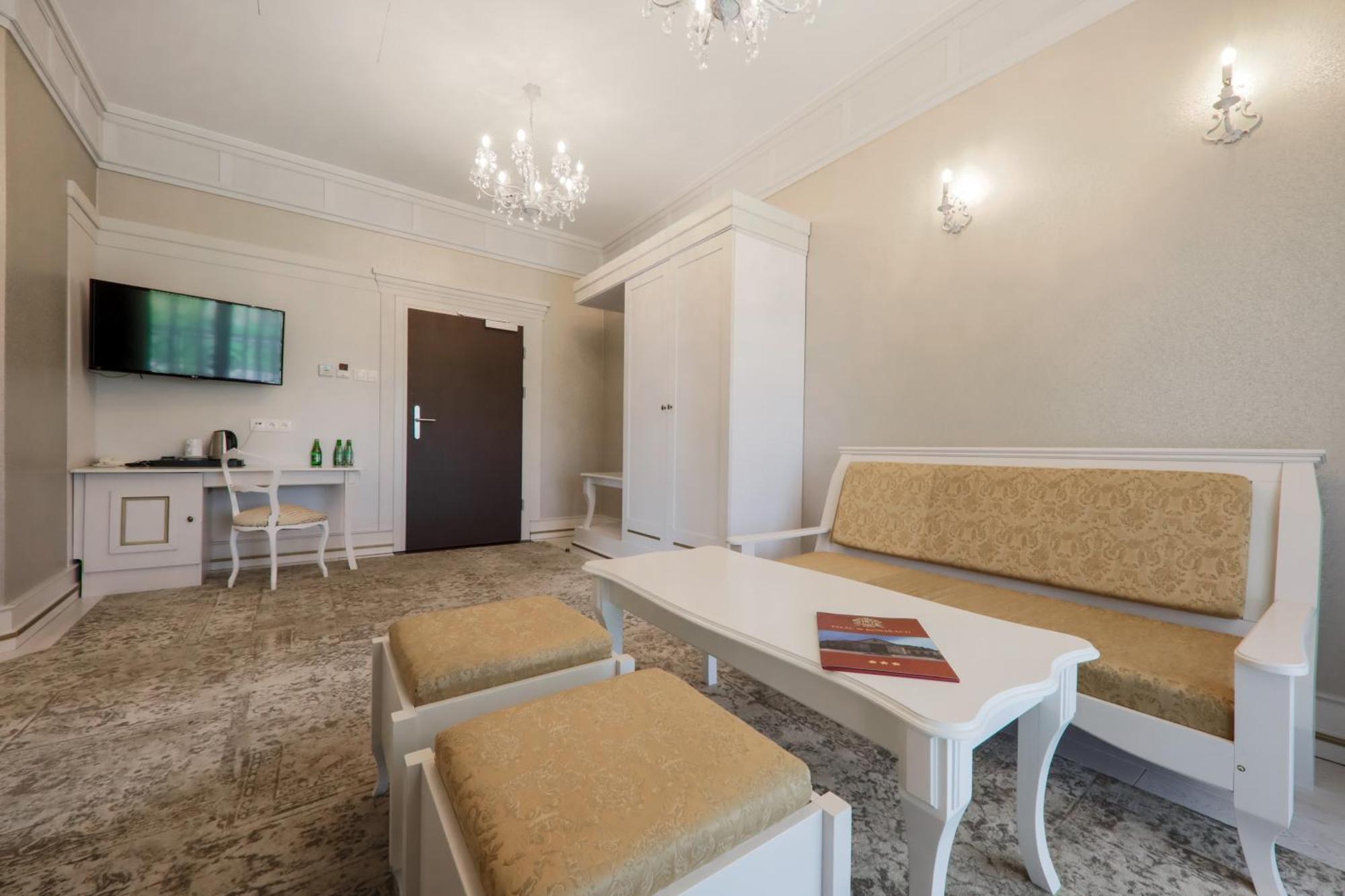 Palac W Konarach Konary Экстерьер фото